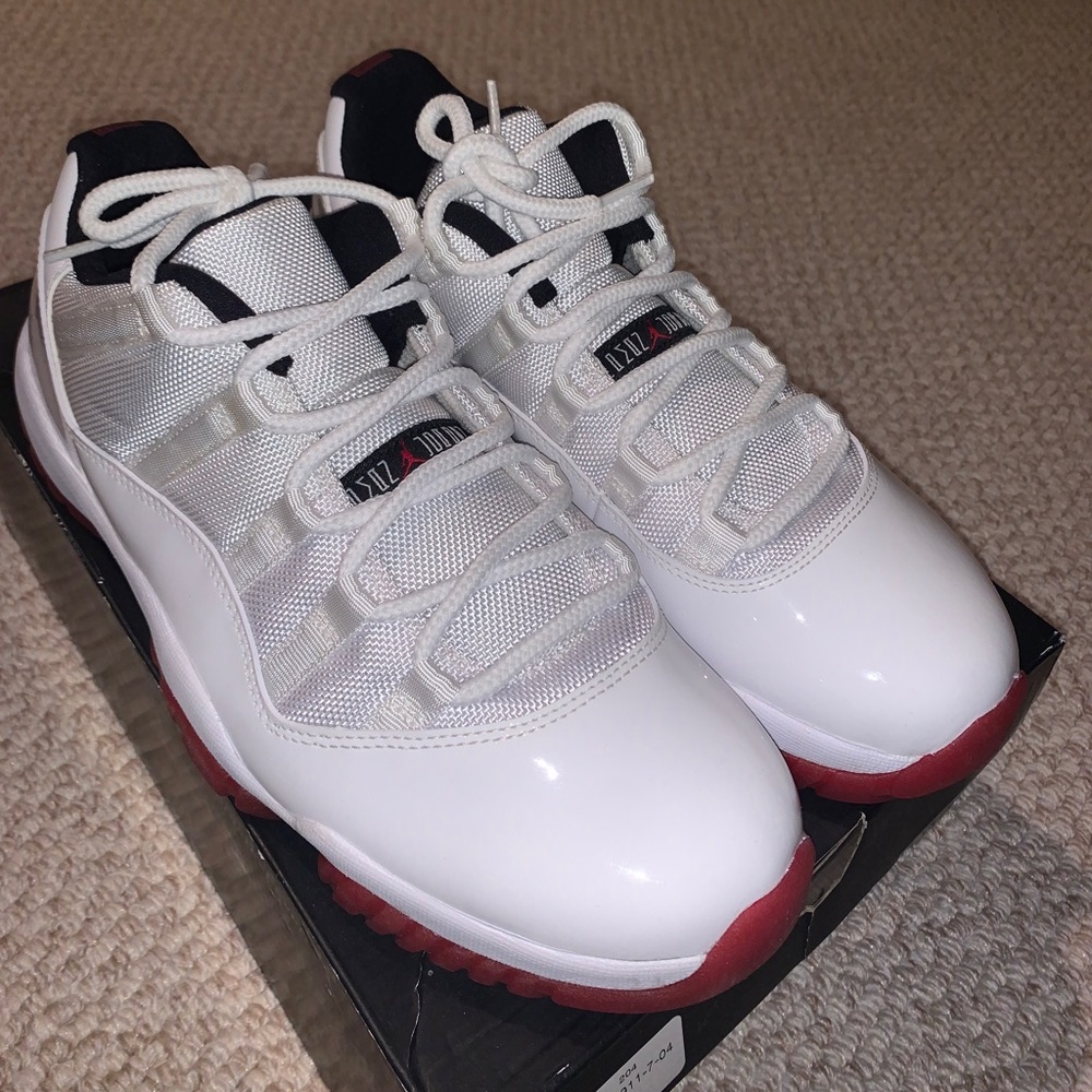 varsity red low retro 11 size 10.5